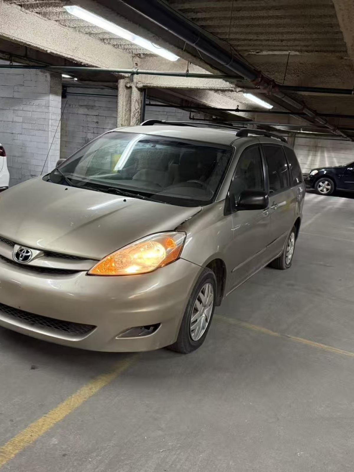 2009年丰田 Sienna LE 八座