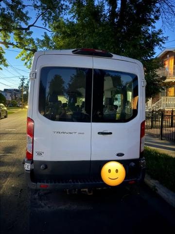 2018年福特Transit 350中顶15座客车