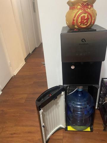 单双人床垫、饮水机、电视机、茶几、电竞椅、宝宝推车、喂食饭桌及儿童书架、滑梯出售