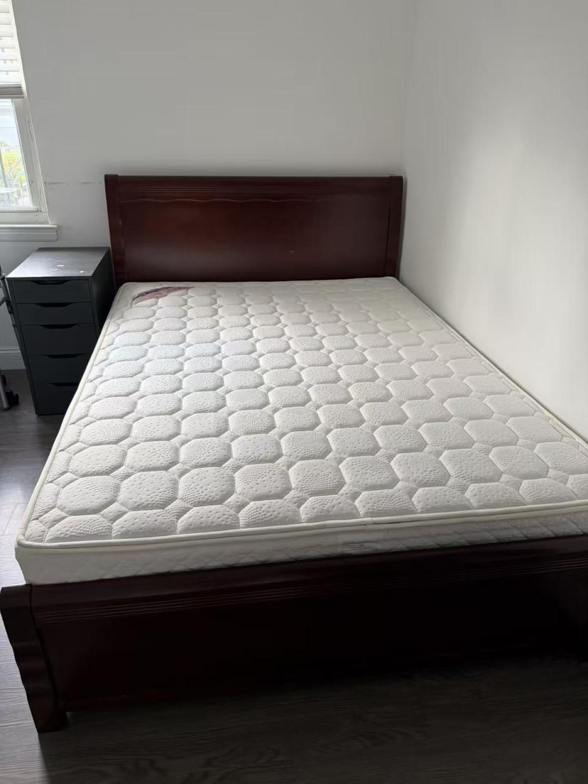 Queen size 实木床及床垫出售