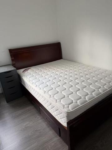 Queen size 实木床及床垫出售