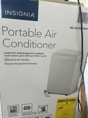8000 BTU 移动式空调出售，Insignia 牌，130美元，法拉盛自提