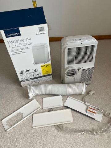 8000 BTU 移动式空调出售，Insignia 牌，130美元，法拉盛自提