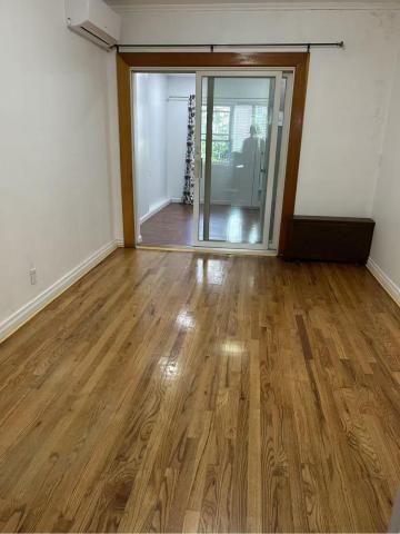 Woodheaven近queens mall超大套间出租，交通方便