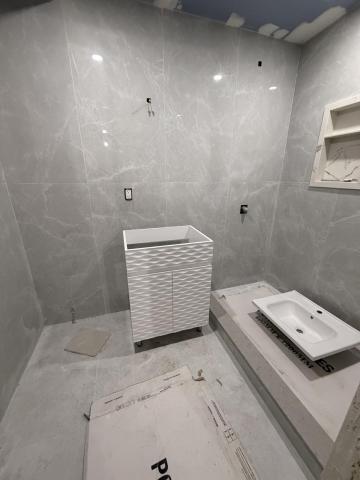 Elmhurst新裝修2房1衛出租，帶後院，室內洗衣機烘乾機