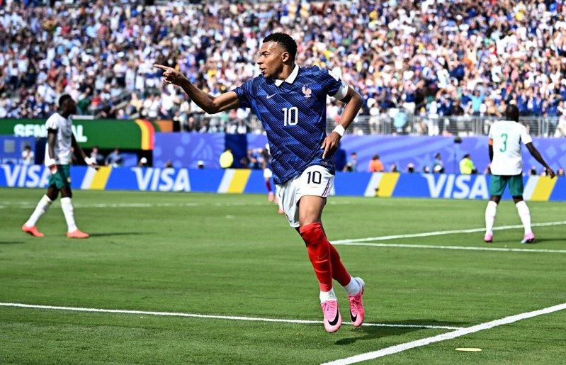 世界杯／单场双响登法国进球王 姆巴佩：踢球就是为写历史