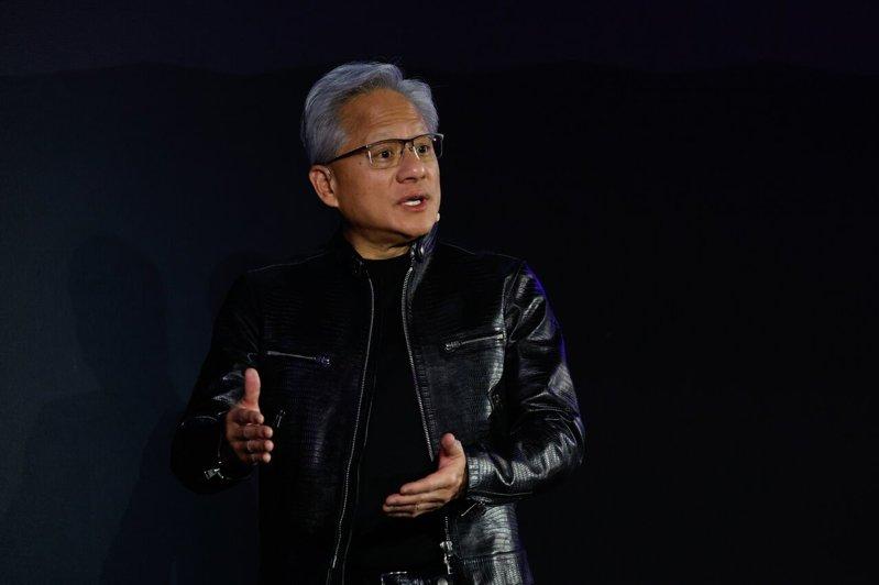 黄仁勋谈AI时代 强调新社会规范必要性