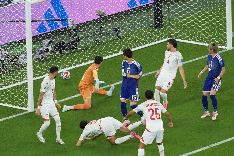 世界杯／开赛4分钟镰田大地幸运球破门 改写日本最速纪录