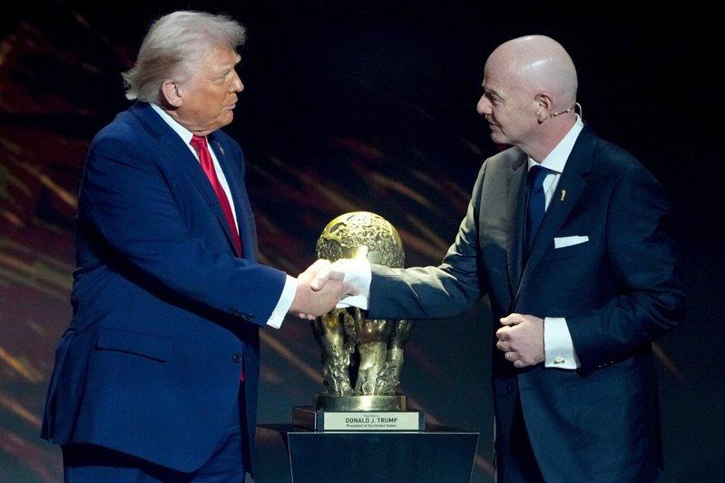 世界杯／FIFA主席证实川普将共同颁发大力神杯 去年颁奖不退场成话题