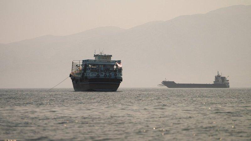 荷莫兹海峡通航后新关卡：运价飙3倍诱船东冒险、清洁船底藤壶