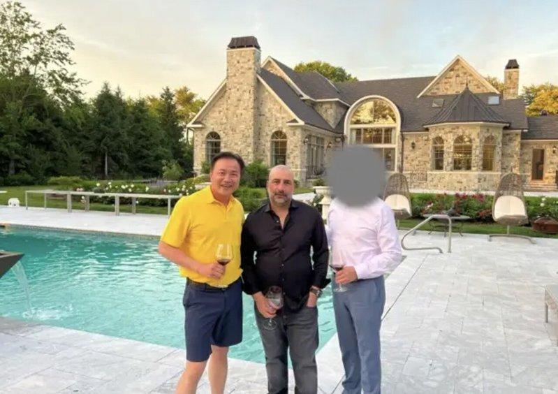 亚当斯前幕僚长涉贿遭FBI逮捕 2华人酒店业者同落网