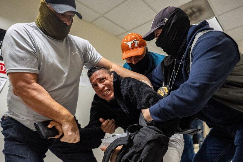 禁蒙面逮捕新法引违宪之争 联邦、纽约州互告
