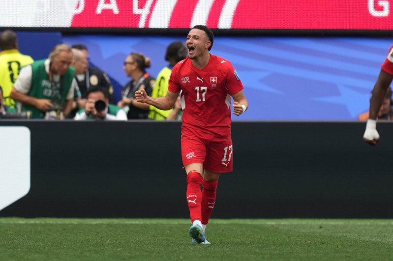 世界杯╱瑞士2：1击败加拿大 两队携手晋32强