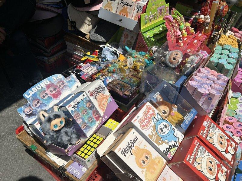 纽约警突击坚尼路 查扣山寨名牌、Labubu市值1.5亿元