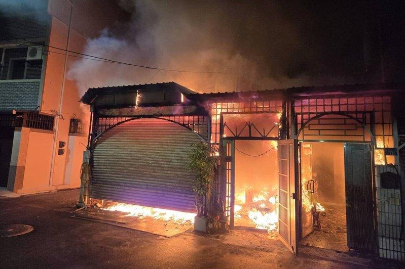 男子点蚊香余烬酿大火 妻儿命丧火窟 邻户提告求偿屋损