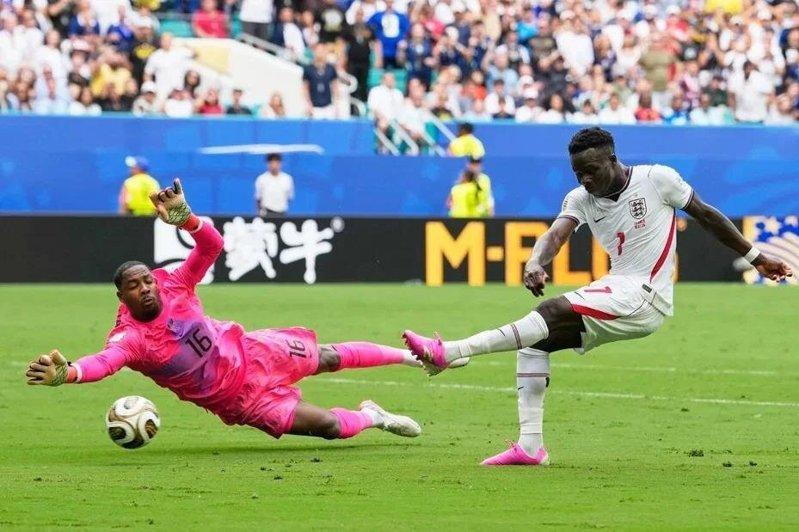 世界杯／凯恩、贝林汉都休 英格兰上半场4比0狂轰法国