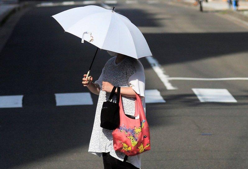 日本首见40度「酷暑日」 东京128人送医、全国4死
