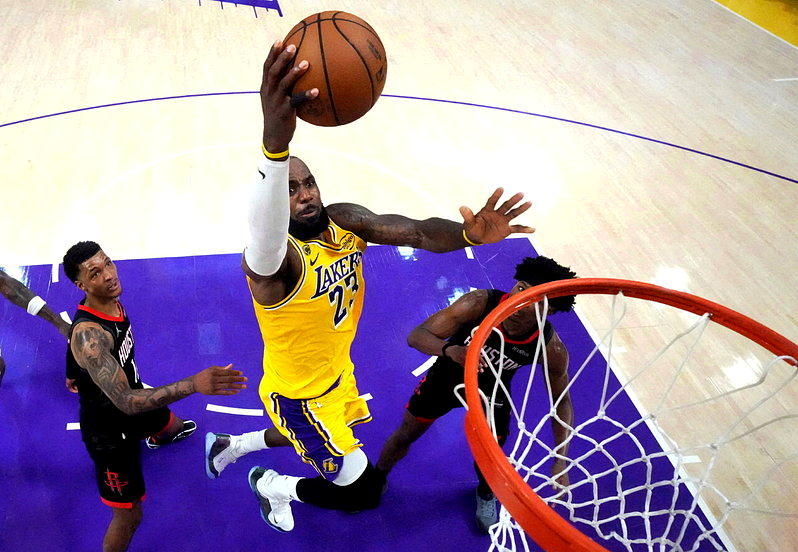 NBA／费城76人正式宣布签下詹姆斯 将穿23号球衣
