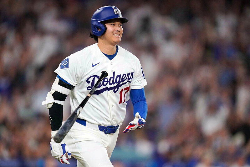 MLB／儿子面前开轰 大谷翔平向球迷换回珍贵全垒打球