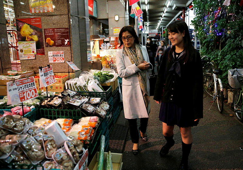 日本食品大减税要来了 消费税率从8%降至1% 但5兆日圆财政黑洞惹议