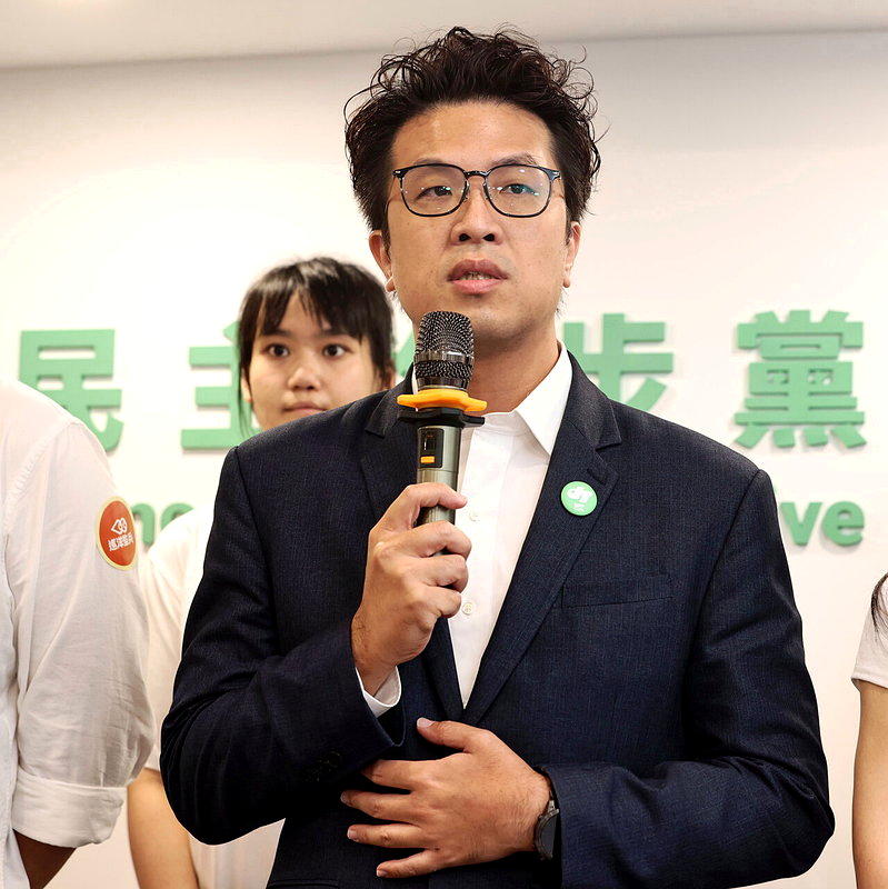 小吃店签名风波 沈伯洋：那面墙不该成为争执的场所