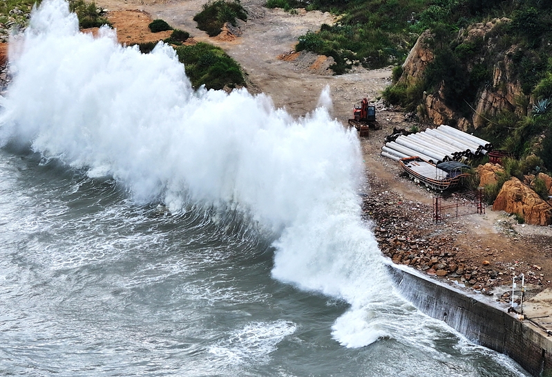 中国对白海豚发布最高等级台风预警 部分地区将特大暴雨