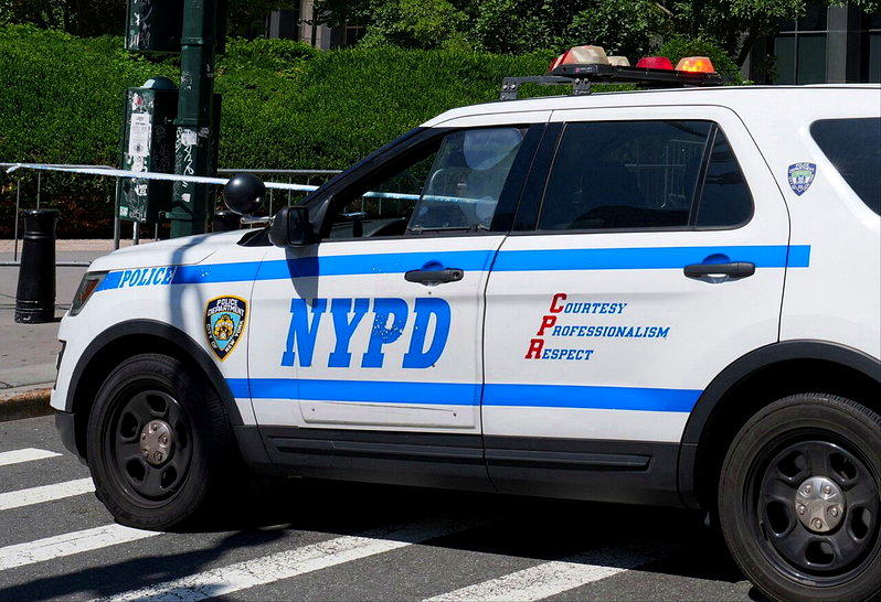 纽约前华裔警探涉殴打被铐在押犯 遭起诉