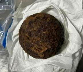 老奶奶搭机 安检扫到5不明球体引恐慌 她却不明所以