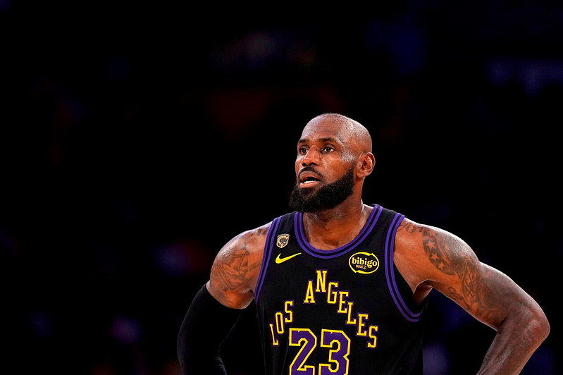 NBA巨星詹姆斯开YouTube频道 记录打高尔夫历程