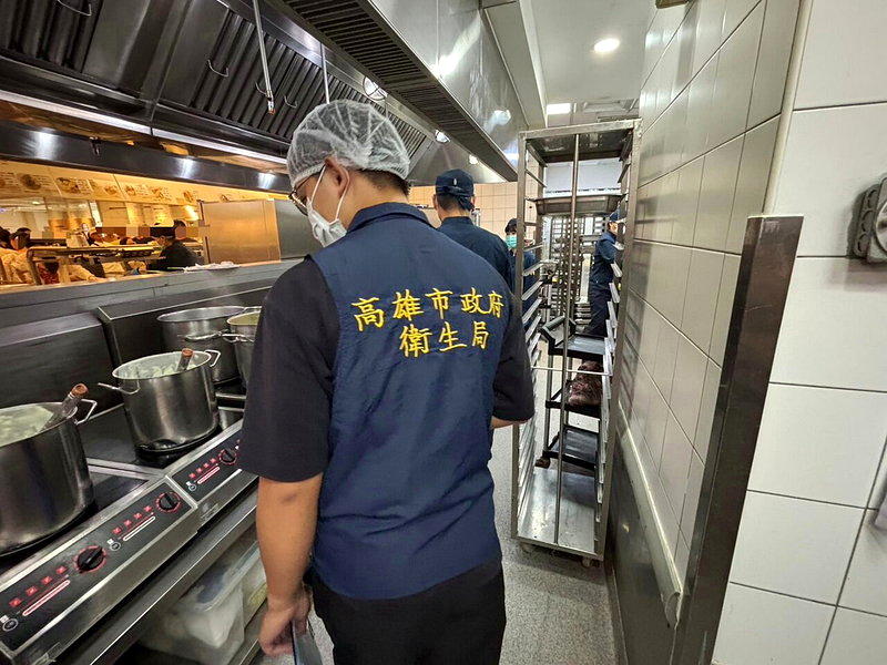 高雄IKEA鱼排附赠「隐形眼镜」？业者认沾黏在冷冻鱼排上