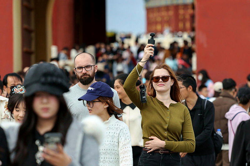 暑期「中国游」火爆：从打卡到深度体验 还可顺便看病…