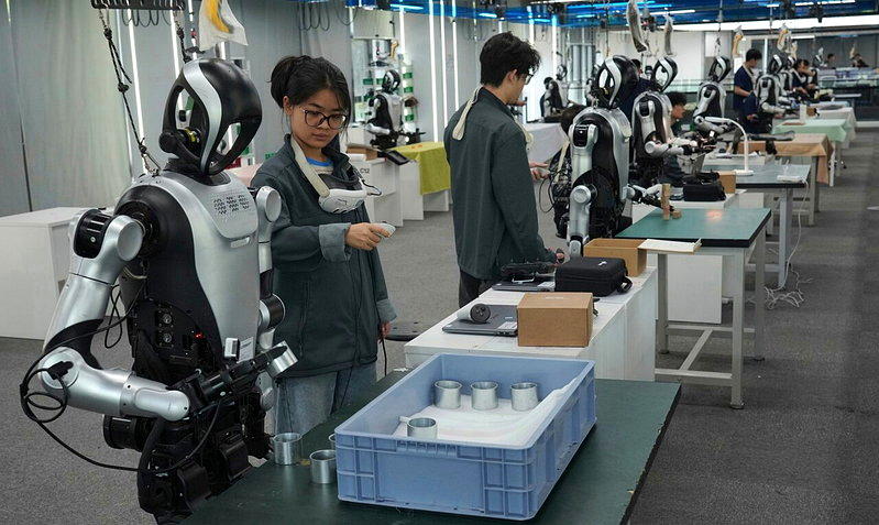 谁在买中国人形机器人？ 特殊订单撑荣景 创投示警炒作高峰已近