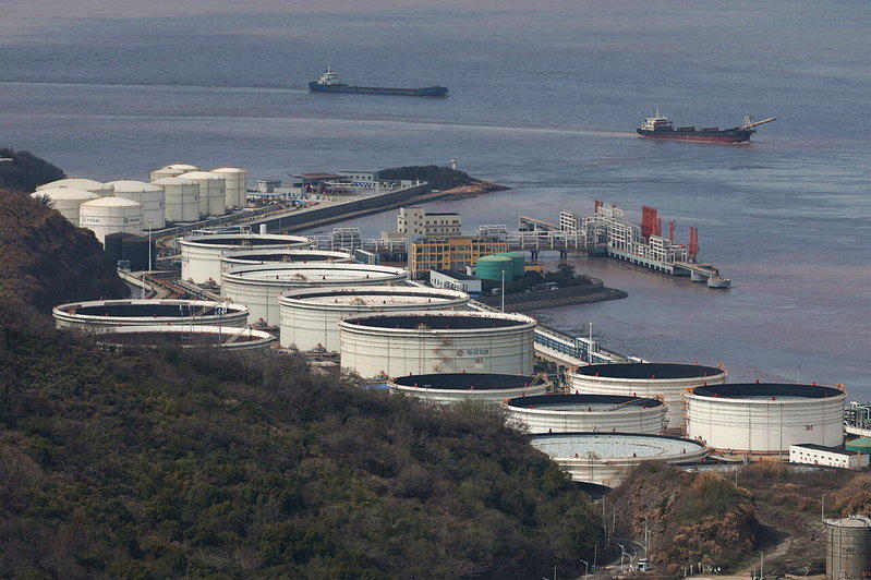 中国原油进口近腰斩仍未缺油 最大关键在充沛库存