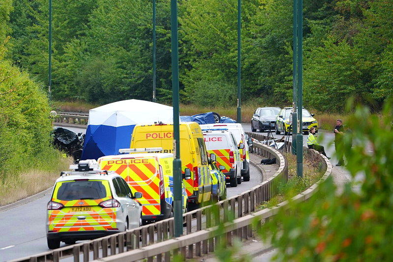 又是社群挑战？英青少年开车逆向行驶 撞上警车酿7死