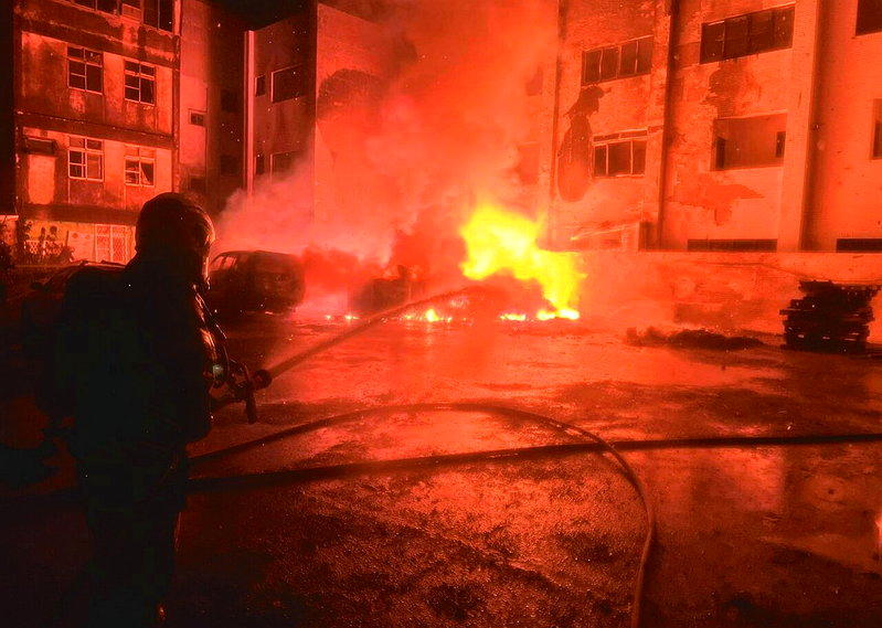 台南深夜传爆炸巨响 镁铝废料起火 68户受损15人受伤