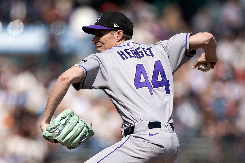 MLB／赫格特太倒楣 投到一半竟遭蜜蜂螫伤 右手臂留下明显蜂刺
