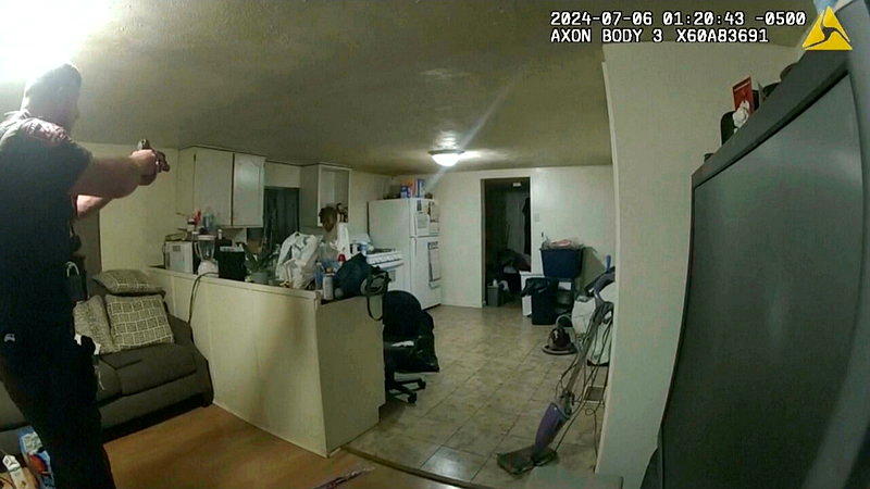 入狱前已癌末 击毙报警非裔女白人警狱中去世