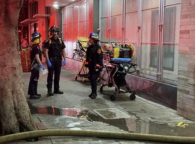 旧金山米慎区公寓火警 5人送医、12人无家可归