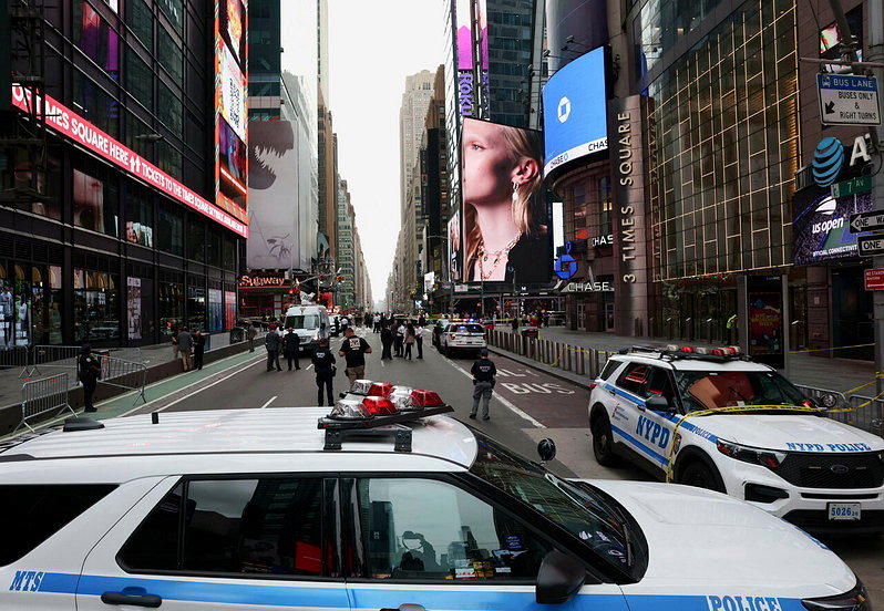 时报广场随机砍人1死1伤 女嫌遭警击毙画面曝光