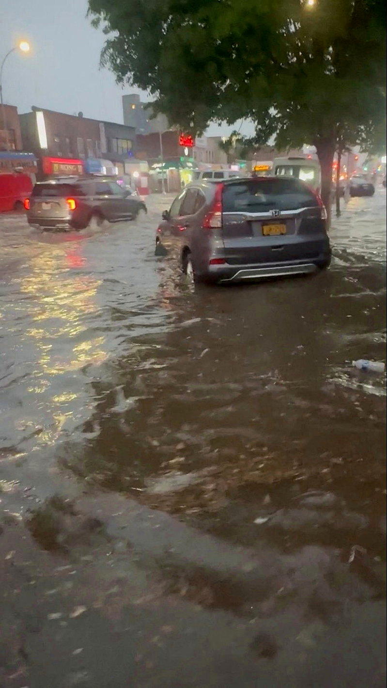 沿海风暴袭纽约 州长宣布多地进入紧急状态