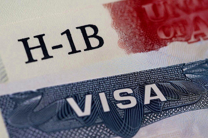 范斯：防范企业用H-1B签证取代美劳工 将查企业裁员纪录