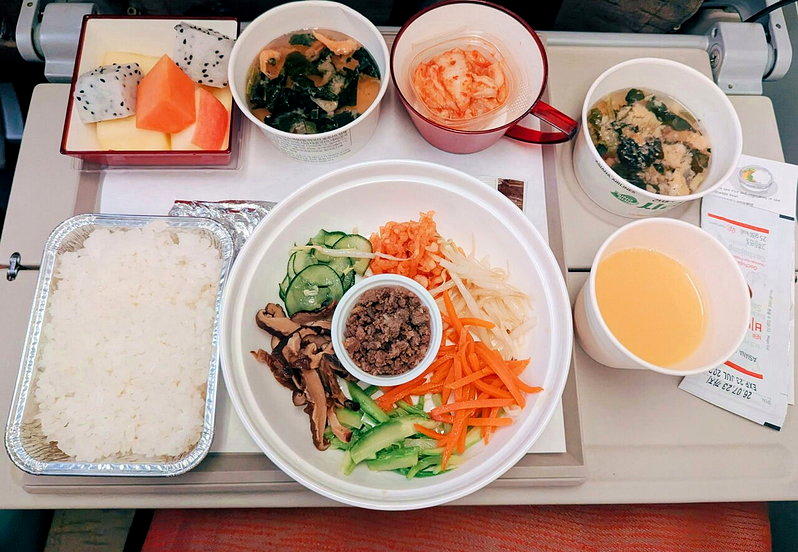 比厕所还脏 飞机上1处细菌量居冠「千万别让食物碰到」