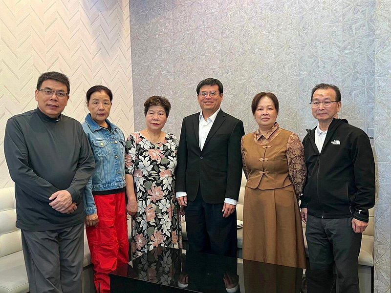 班森贺华妇被骗项链 市警2小时破案 受害者称一定要报警
