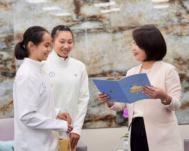体操／经弃赛波折 台女将李佳蔚、潘采宸出发世锦赛
