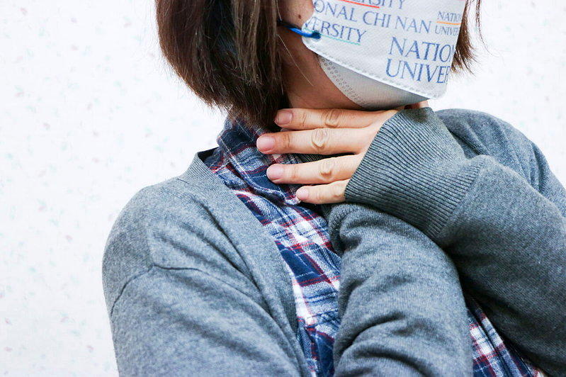 秋季身体酸痛、发烧像感冒? 医:脖子前方疼痛恐是「这疾病」重要警讯