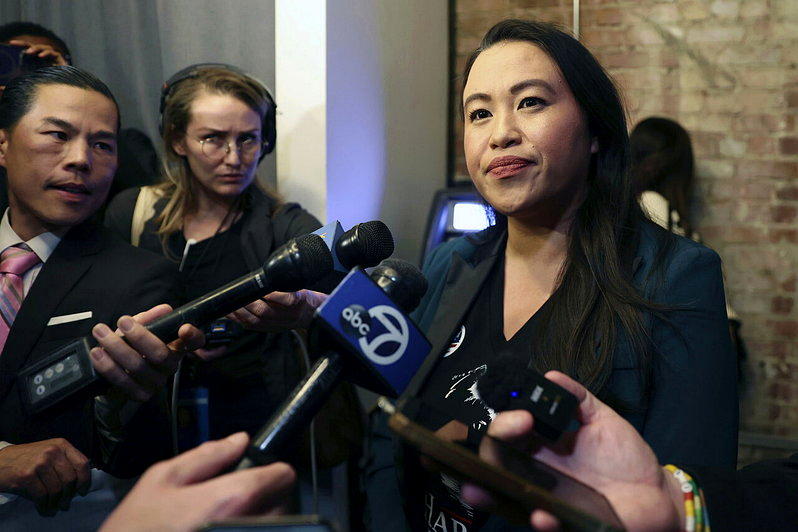 前屋仑市长盛桃涉贪腐案传唤证人 前幕僚长出庭作证