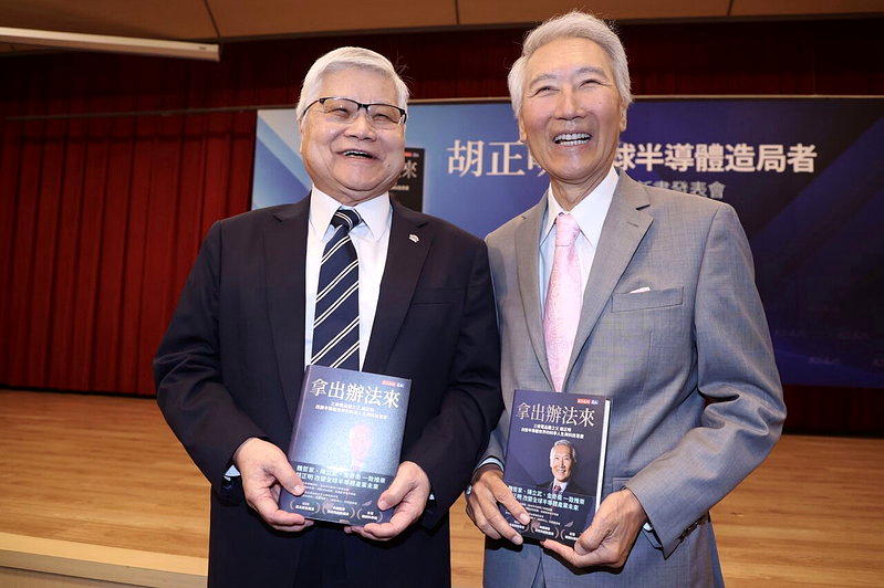 魏哲家自曝用ChatGPT修饰写序 鼓励多用AI 台积电受惠
