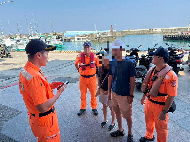 美籍夫妻游台湾触摸海龟遭送办 称「不知道不能摸」