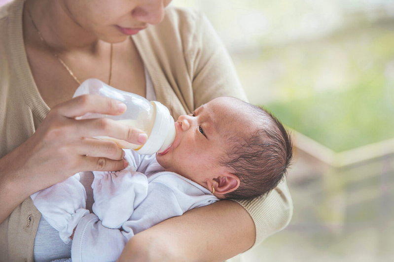 研究：咖啡、酒精会改变母乳 恐影响宝宝肠道、免疫发育