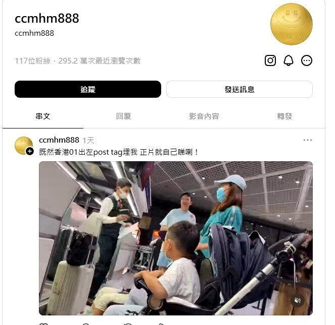 成田机场香港航空柜位前，香港一家四口因未提供飞机餐与地勤争执